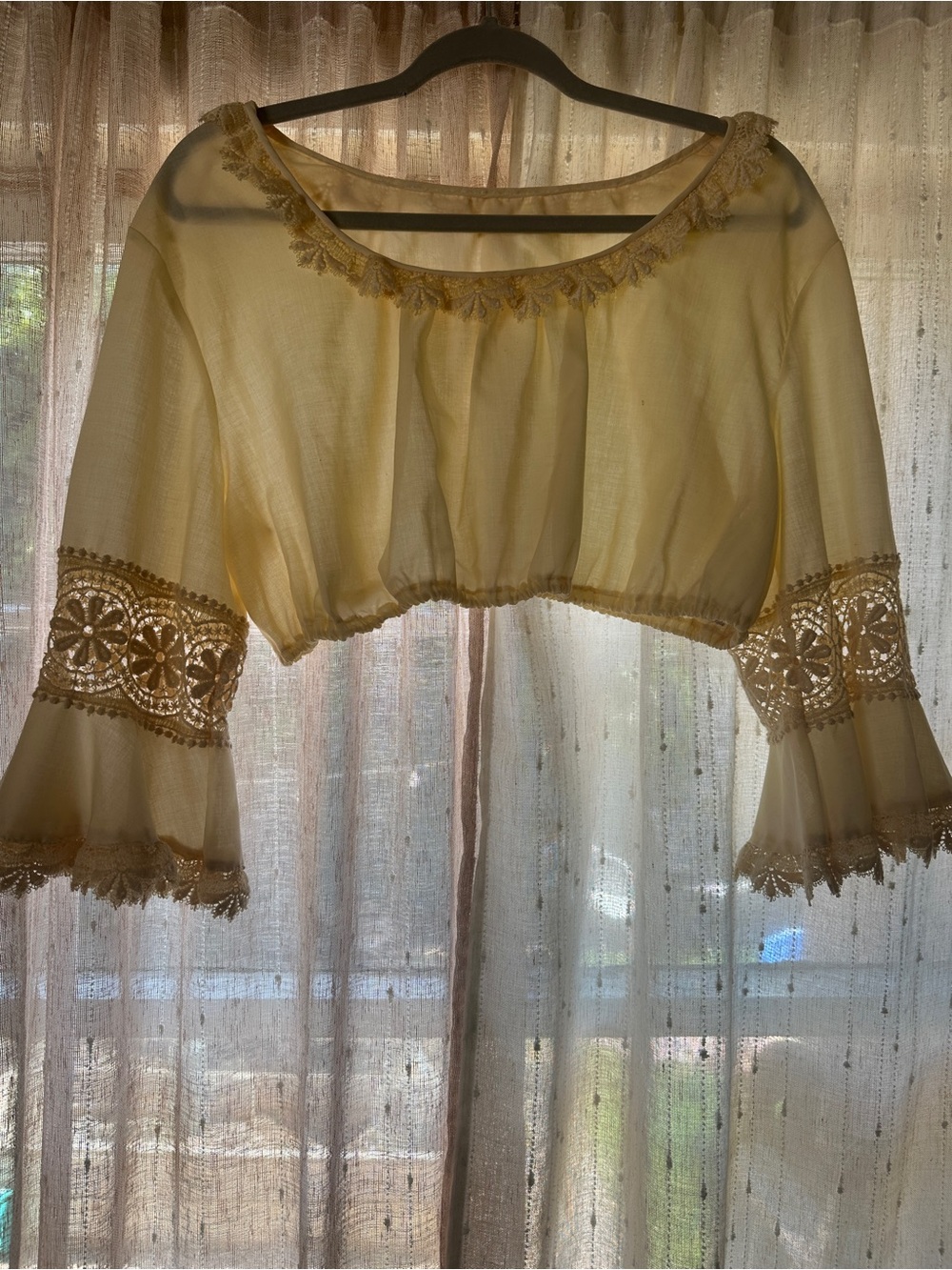 VINTAGE Lace-Trim Womens Crop Top